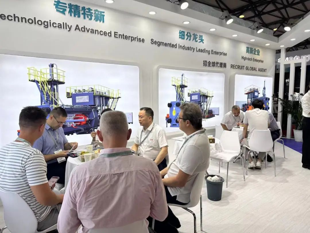 高效、節(jié)能、穩(wěn)定！萬(wàn)格士新型高端擠壓機(jī)上海鋁展備受矚目